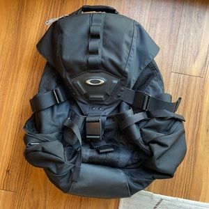 Lightly used Oakley Icon backpack.